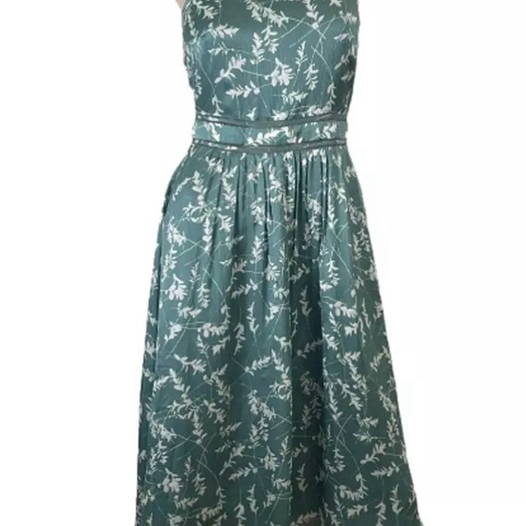 Club Monaco Silk floral dress. Sage green color. Worn once. Size 10-12. - Picture 4 of 9